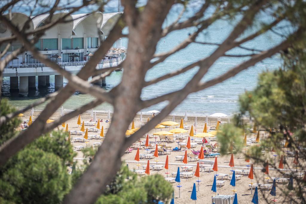 Hotel Luna Lignano Sabbiadoro Exterior foto